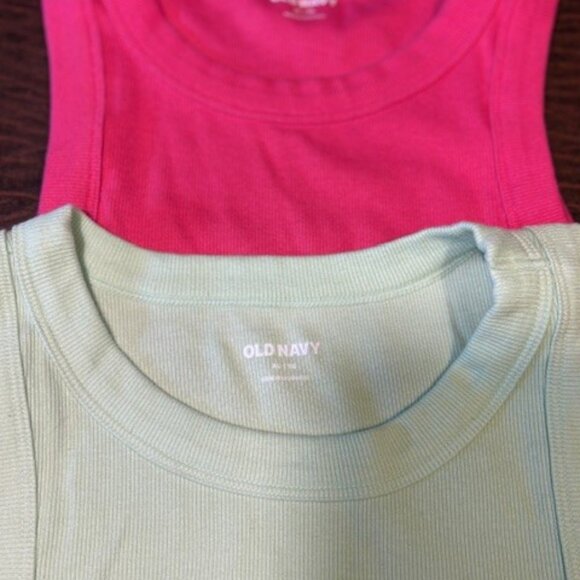 Set of 2 Old Navy Tank Tops Size XL - Picture 2 of 9